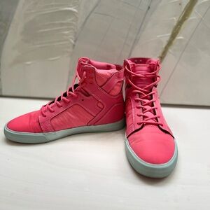 Supra Footwear Co Skater High Top Shoes  Muska 001 Pink